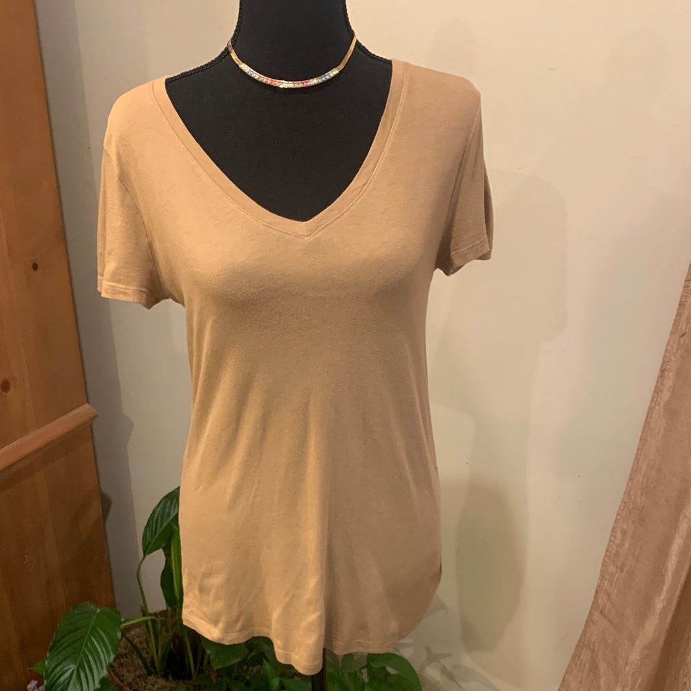 🌹GAP FAVORITE T • EUC Women's V-Neck Short Sleeve Tan Tee - Shirt